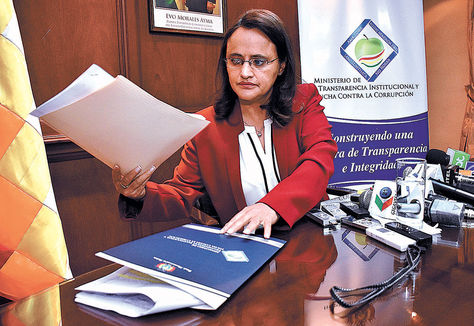 Informe. La ministra de Transparencia, Lenny Valdivia, en su despacho. Foto: AFKA 