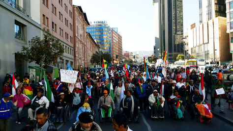La marcha de los discapatados en la ciudad de La Paz. Foto: Ángel Guarachi