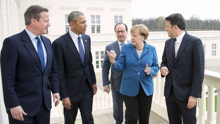 La canciller alemana, Angela Merkel; al presidente estadounidense, Barak Obama; al presidente francés, François Hollande, al primer ministro británico, David Cameron; y a su homólogo italiano, Matteo Renzi; durante una cumbre informal en Hannover.