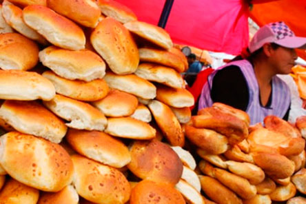 Panificadores buscan alza del precio del pan a 0,70 centavos