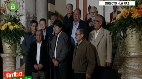 El presidente Evo Morales y los dirigentes de los jubilados anuncian el acuerdo sobre incremento a las rentas.