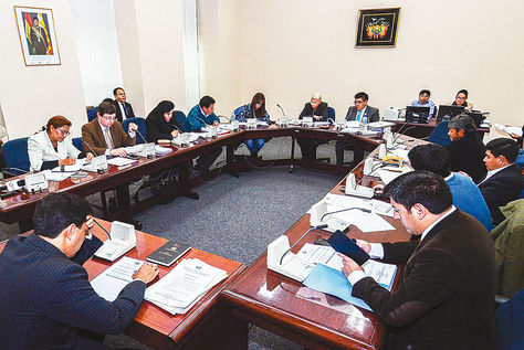 Cita. Una sesión de la Comisión Mixta de Constitución del Legislativo que indaga contratos con CAMC. Foto: APG-archivo 