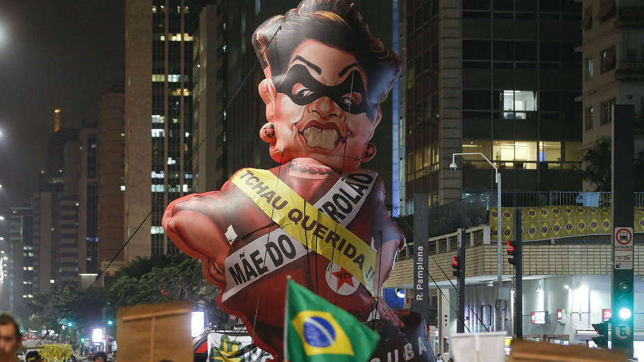 Rousseff es la tercera gobernante, tras Getulio Vargas (1930-1954) y Collor, contra la que avanza un impeachment. AP