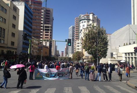 La movilización de los trabajadores de Enatex. Foto: ‏@LaPublicaBO