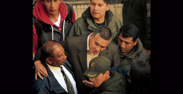 El abogado Eduardo León tiene tres días detenidos. Ayer se suspendió la audiencia