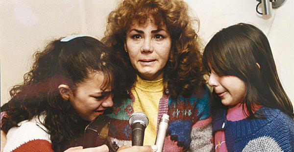 DRAMÁTICA DESPEDIDA. Era el año 1992, cuando Beatriz Asunta ‘Chunty’ Roca Suárez era llevada extraditada a Estados Unidos en medio del llanto de sus hijas. Ahora otra vez está presa y pide su libertad