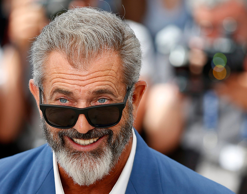 Mel Gibson, ofendiendo a alguien con la mirada.