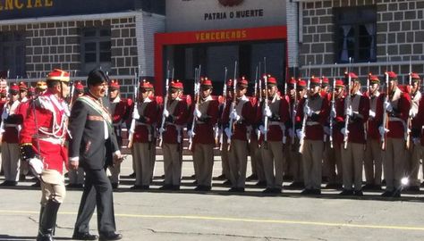 El presidente Evo Morales durante su participación en el 207 años de creación del Regimiento Primero de Infantería Colorados de Bolivia en la zona de Villa Pabón de la ciudad de La Paz. Foto: @mindefbolivia