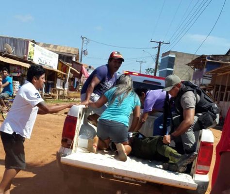 El cuerpo sin vida del policía Mamani. Foto: Fides