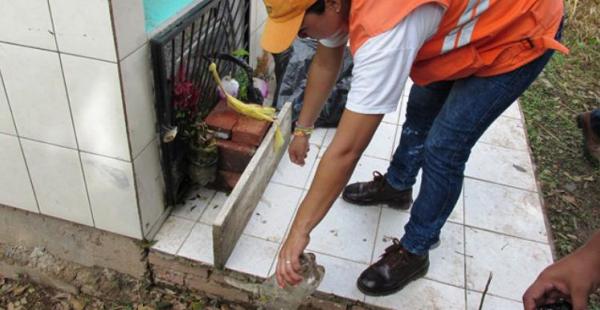 Se recomienda hacer limpiezas periódicas en las casas para eliminar criaderos de mosquito