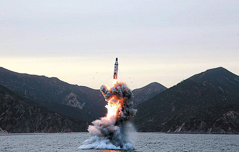 El misil en el Mar del Este. Foto: EFE