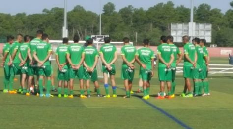 El grupo de la selección reunido antes de comenzar el entrenamiento.