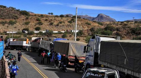  Bloqueo del transporte pesado en Sucre. Foto: APG 