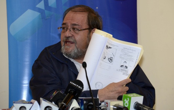 Ministro Aguilar aclara que su cartera no anuló los estudios ni grado académico del abogado León 