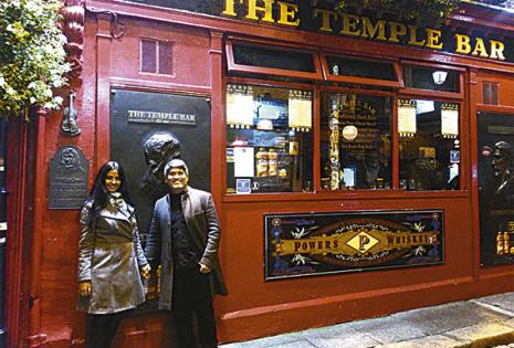 Visitando el famoso Temple Bar en Dublín (Irlanda)