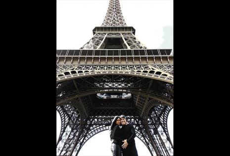 En su visita a París no podían dejar de posar en la Torre Eiffel. Piraí cuenta que su relación se consolidó más