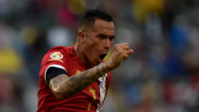 Blas Pérez celebra uno de sus goles ante Bolivia en Orlando. Foto. AFP %image_alt%
