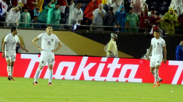Edward Zenteno (22) recrimina a Nelson Cabrera (5) después del segundo gol de Panamá. Foto. Fuad Landívar %image_alt%
