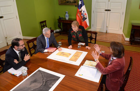 La presidenta Bachelet analiza junto con el canciller Muñoz y la agente Fuentes los documentos de la demanda en la CIJ por el Silala.