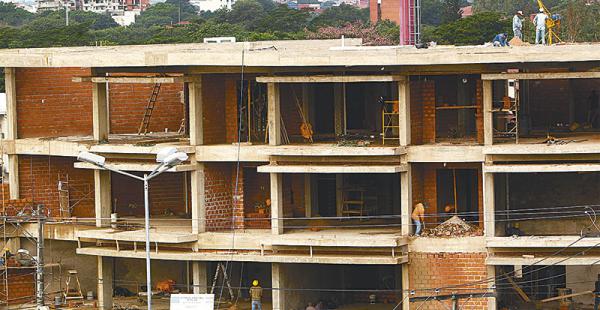 existen 945 nuevas obras la facilidad de créditos dinamiza la ejecución de emprendimientos Este edificio es una muestra del empuje sectorial en Santa Cruz