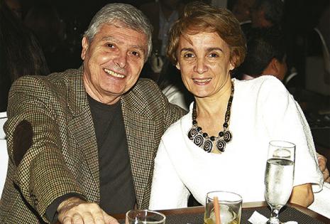 Sonrientes. Daniel Baleirón, cónsul general argentino, acompañado de su esposa Ana Baleirón
