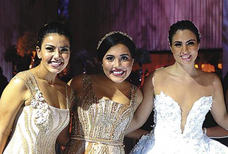 Nayra Rodríguez, Tamara Vargas y Nathalia Medina con bellísimos vestidos llenos de bordados. Las colas volvieron a ser las estrellas de la noche