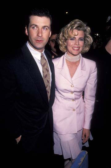 Kim Basinger con su hoy ex marido, Alec Baldwin, una noche de 1992 en Broadway después de una representación de la obra 