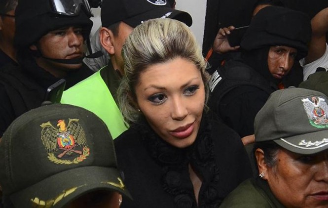 Ministerio de Gobierno revela que Cynthia Perou visitó en 7 ocasiones a Gabriela Zapata en la cárcel