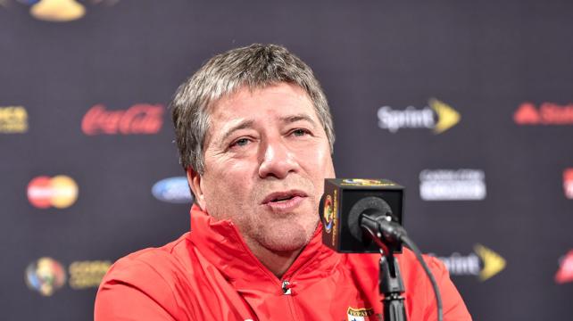 Hernán Darío Gómez hablo en conferencia de prensa con los medios que llegaron hasta Estados Unidos. Foto: AFP %image_alt%