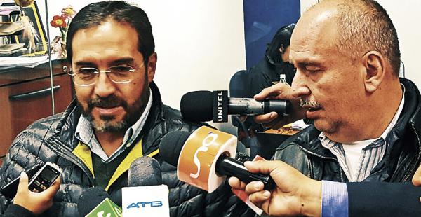 Jaime Navarro y el senador Arturo Murillo acudieron ayer a la Fiscalía de La Paz por el caso Zapata