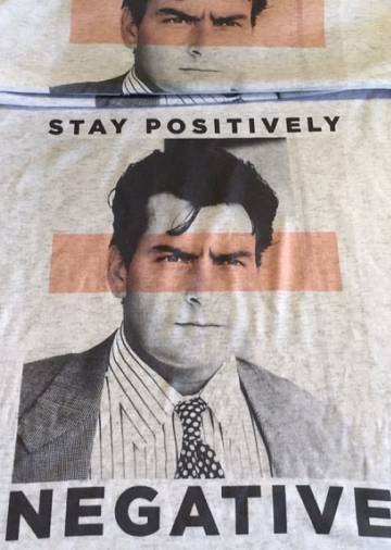 Camiseta de Charlie Sheen.