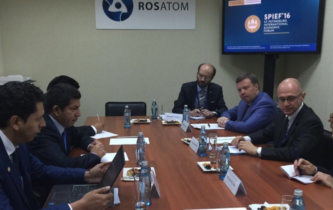 Bolivia y Rosatom acuerdan memorándums para avanzar en el centro nuclear 