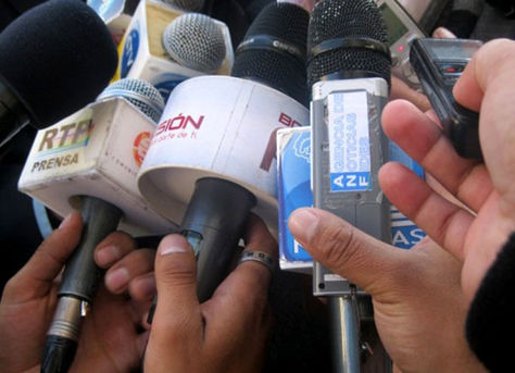El periodismo boliviano en emergencia tras conocerse juicio contra periodista cruceña.