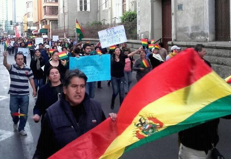 La marcha en la ciudad de Cochabamba. Fotos tomadas del Facebook de Reynaldo Flores Díaz.