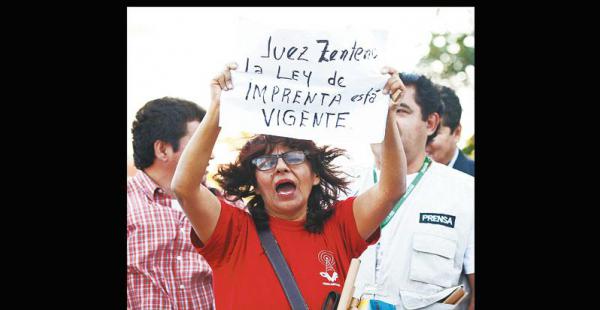 Ataques constantes la prensa se considera atacada por autoridades en el poder El Gobierno quiere que la prensa promueva una normativa que garantice sus derechos