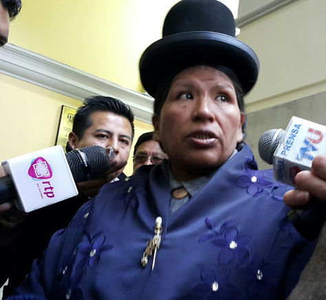 La magistrada Cristina Mamani en declaraciones a los medios. Foto: La Razón