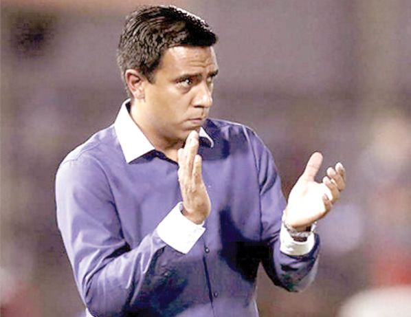 CÉSAR FARÍAS, DIRECTOR TÉCNICO DE THE STRONGEST. APG