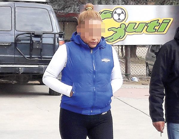 LA SOSPECHOSA DEL DOBLE ASESINATO, AMANDA E.R., AYER EN LA FELCC. DICO SOLÍS