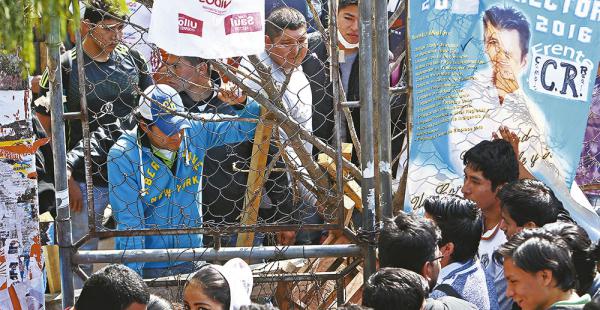 Estudiantes de un frente de la Facultad de Tecnología tomaron la ciudad universitaria