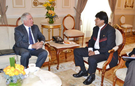 Brennan y Morales en Palacio de Gobierno en 2015