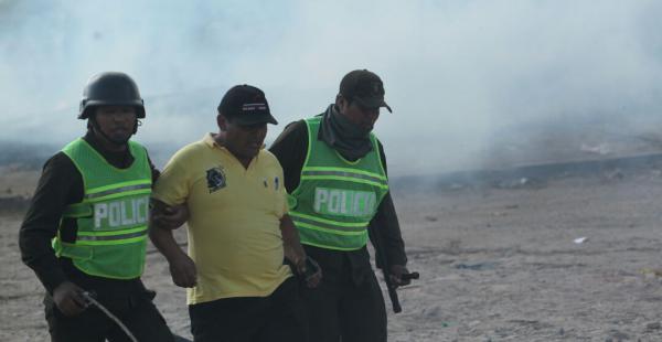 Los fabriles, pese a ser gasificados, han anunciado que mañana volverán a reanudar las protestas