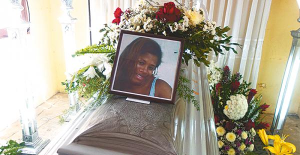Ana Madina Iriondo fue enterrada ayer en cementerio de La Cuchilla