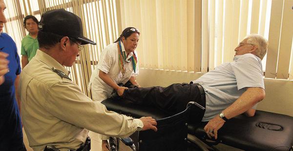 El general Gary Prado tiene heridas en los gluteos, debido a que permanece mucho tiempo sentado. Los médicos le piden reposo