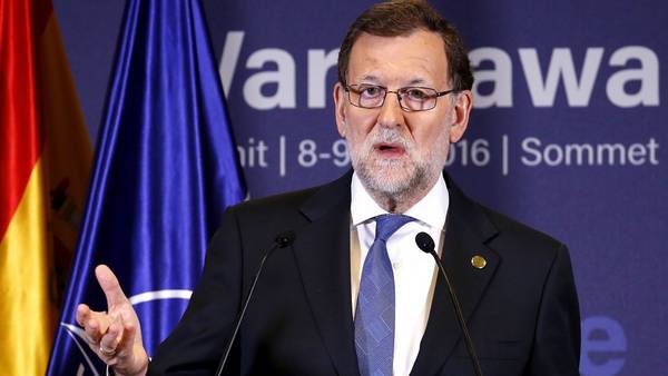 En problemas. Mariano Rajoy recibió un duro golpe del socialismo. EFE