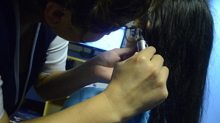 Una de las etapas del proceso de detección temprana de hipoacusia en la Asociación de Padres y Amigos. | Hernán Andia