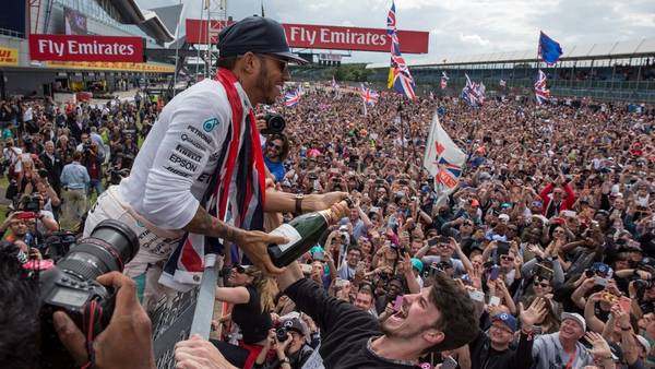 Lewis Hamilton festeja su nueva victoria en Silverstone (EFE)