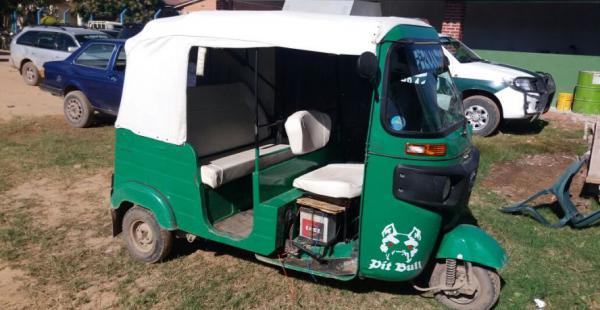 La trimoto en la que los bandidos cometieron un robo agravado. El vehículo está retenido en la Felcc