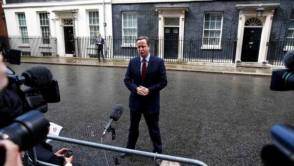 El premier David Cameron anuncia que el miércoles se va de Downing Street. / Reuters