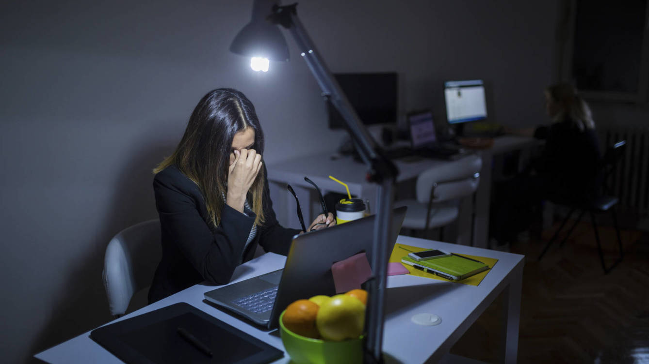 Foto: ¿Es trabajar 10 horas al día el único camino al éxito profesional? (iStock)