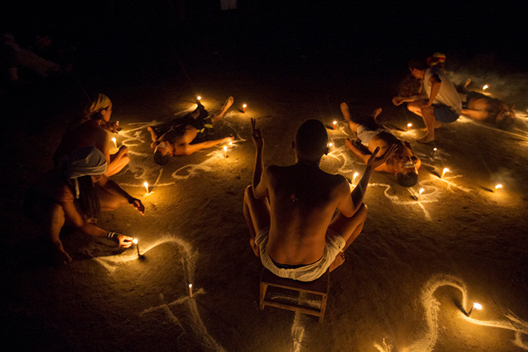 Rituales en la montaña de Sorte en las afueras de Chivacoa , en el estado de Yaracuy , Venezuela 